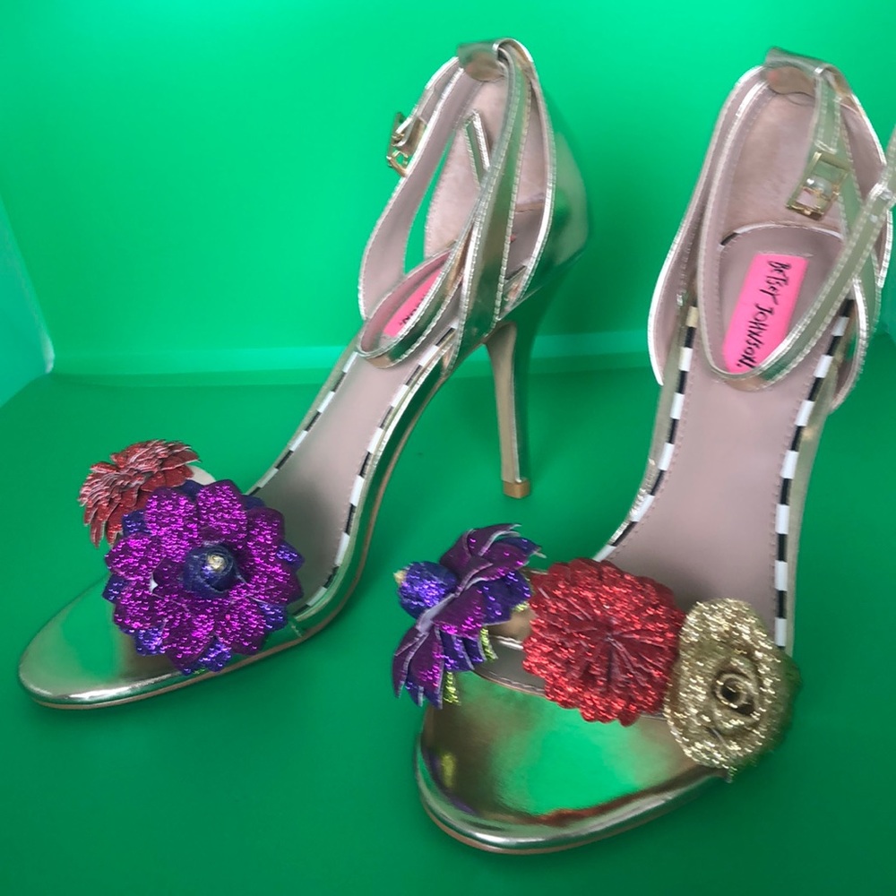 Betsey Johnson Cruz Gold heeled sandal size 7.5 worn once.
